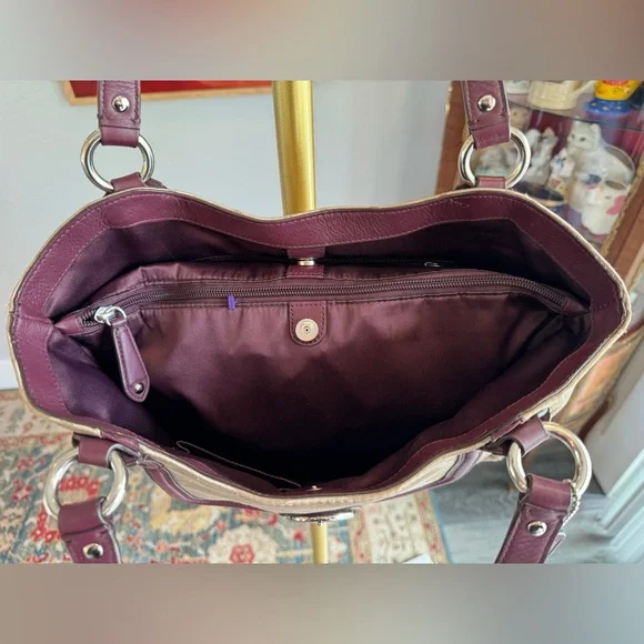 Coach Tan Shoulder Bag with Signature Design - Never Used - Picture 9 of 15